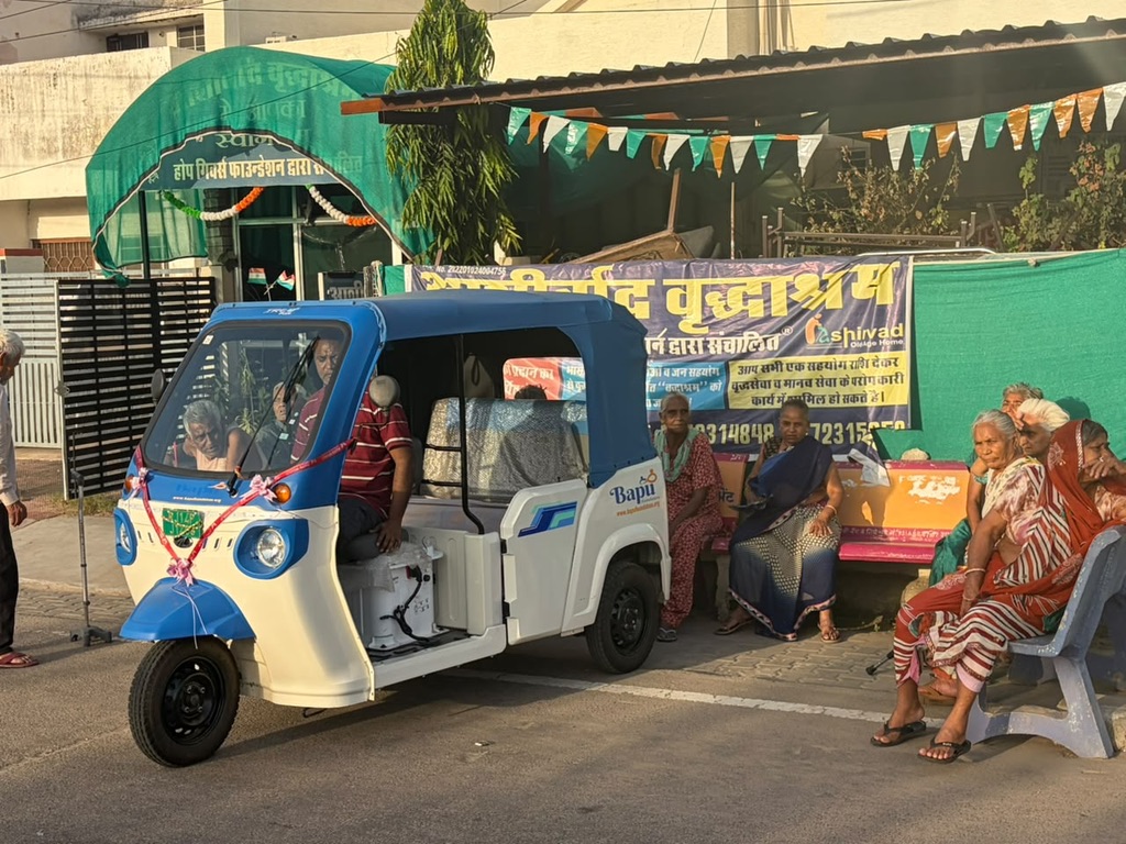 Hope Givers Foundation e-rickshaw supporting mobility for older adults in Jaipur